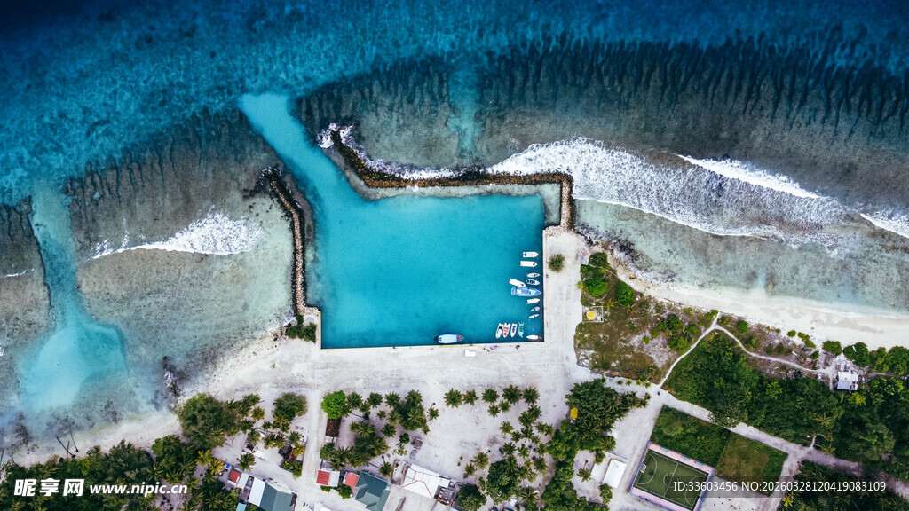 海岛泳池度假美景