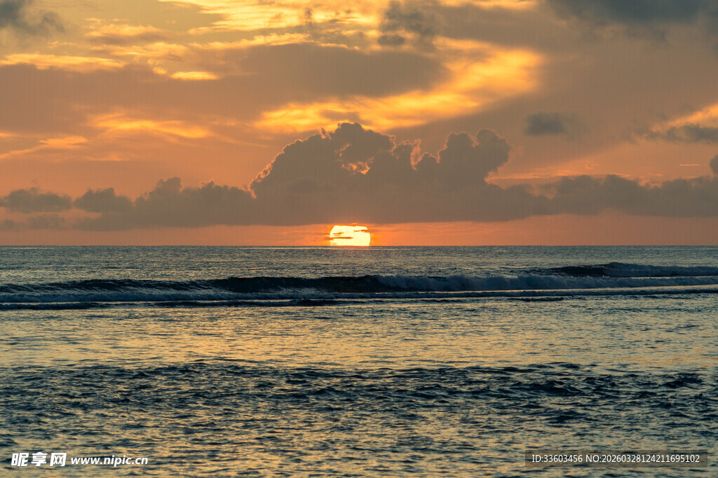 海边壮丽日落美景