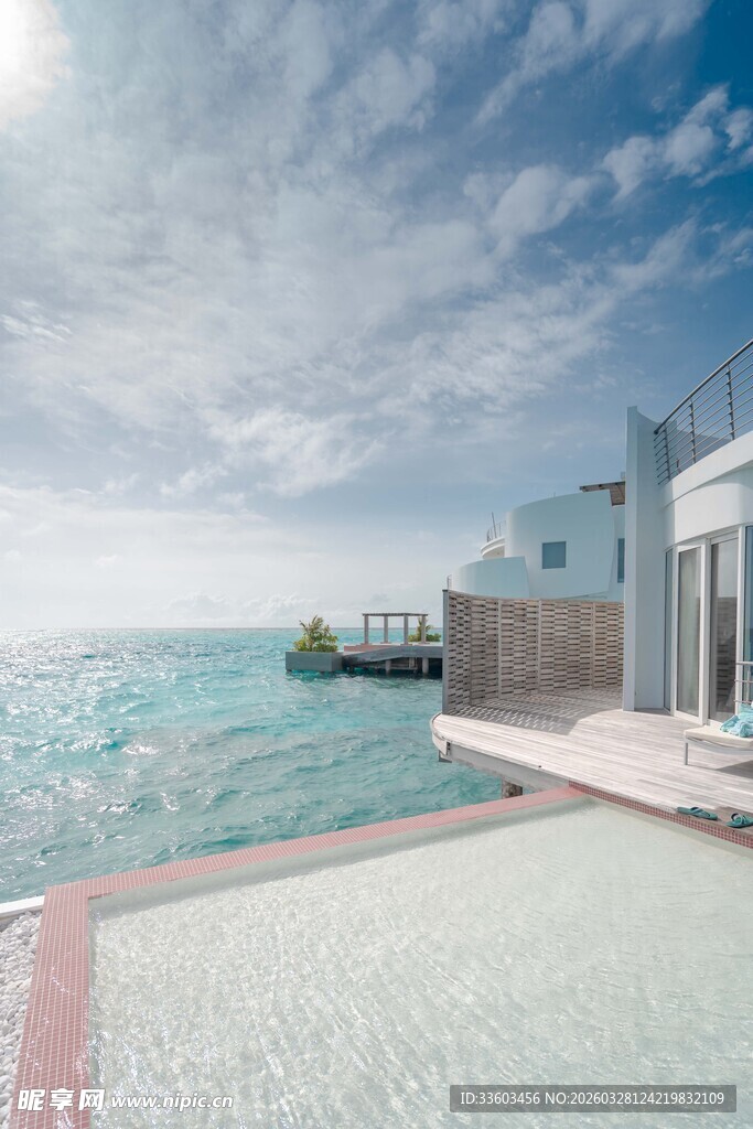 海边奢华露台泳池景观