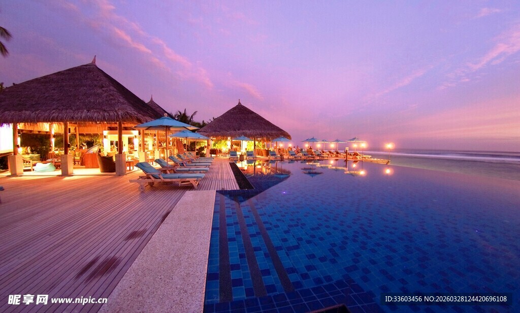 海滨度假胜地的迷人黄昏