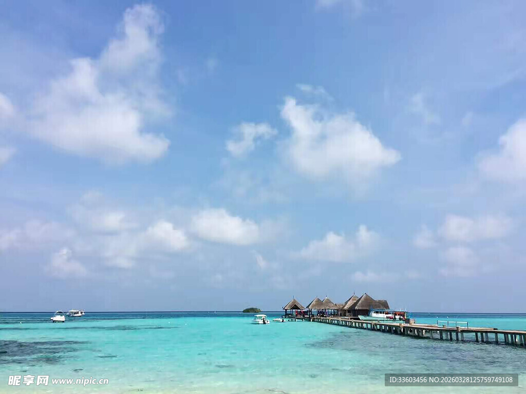 梦幻海岛栈桥海景风光