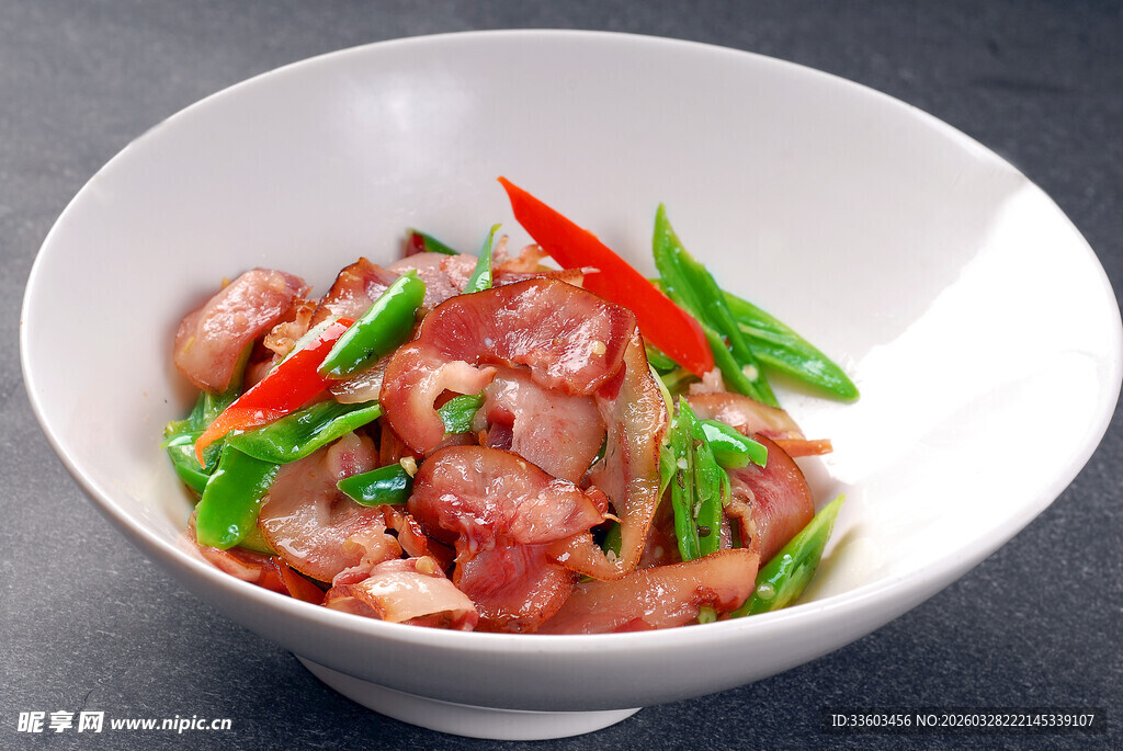 腊肉炒青椒