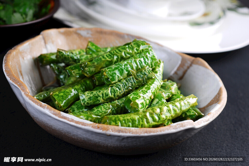 碗中翠绿虎皮青椒