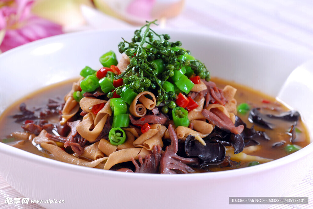 鲜香椒麻鸡杂木耳煲