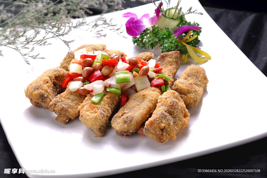 美味炸春卷摆盘精致