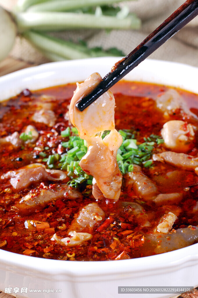 香辣诱人的美味毛血旺