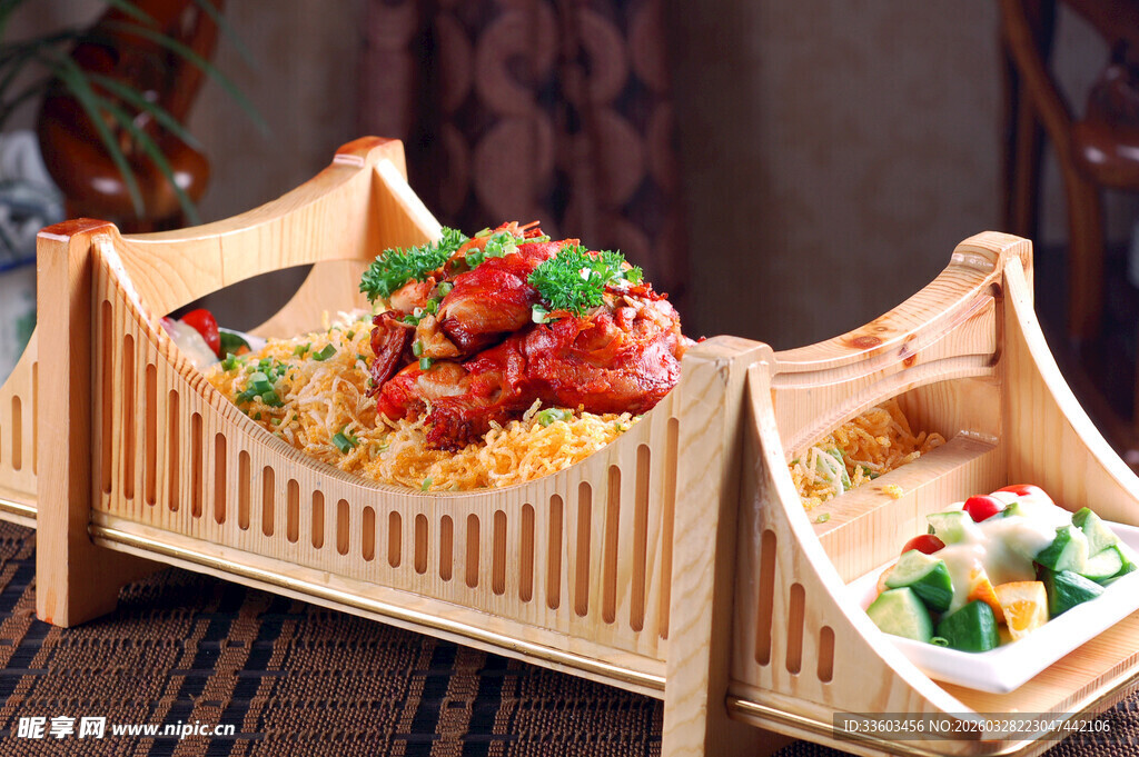 竹制餐盒盛装美味佳肴