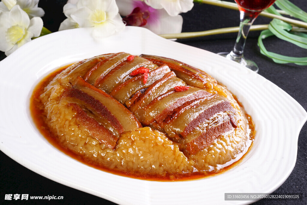 美味扣肉摆盘精致诱人