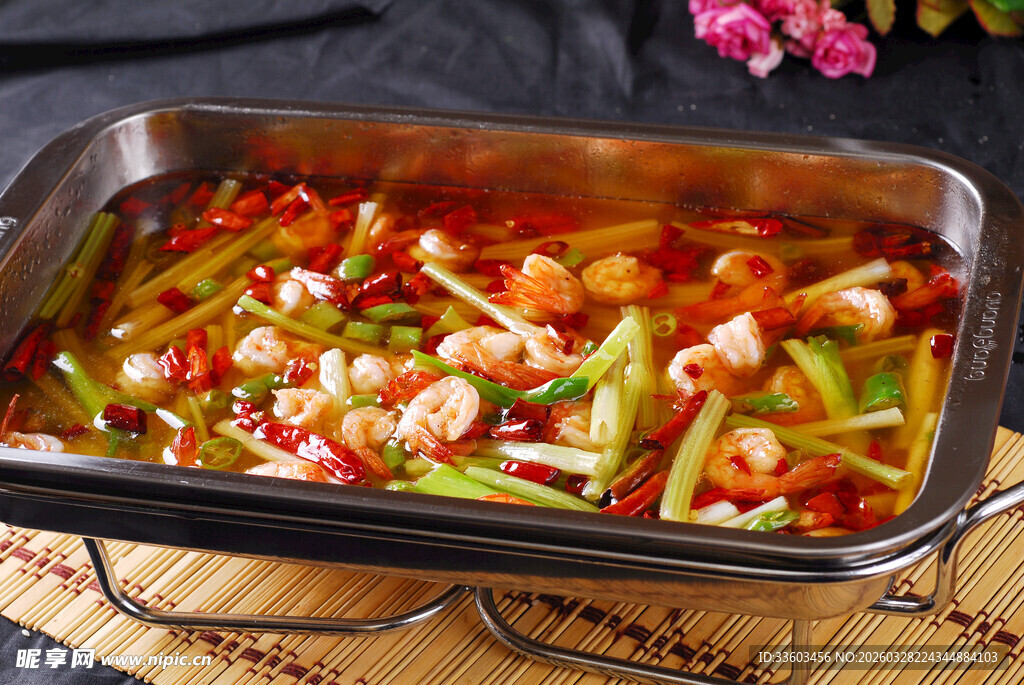 香辣美味鲜虾蔬菜烤盘