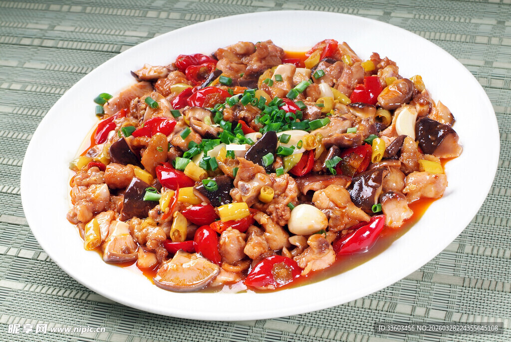 美味香辣炒鸡肉