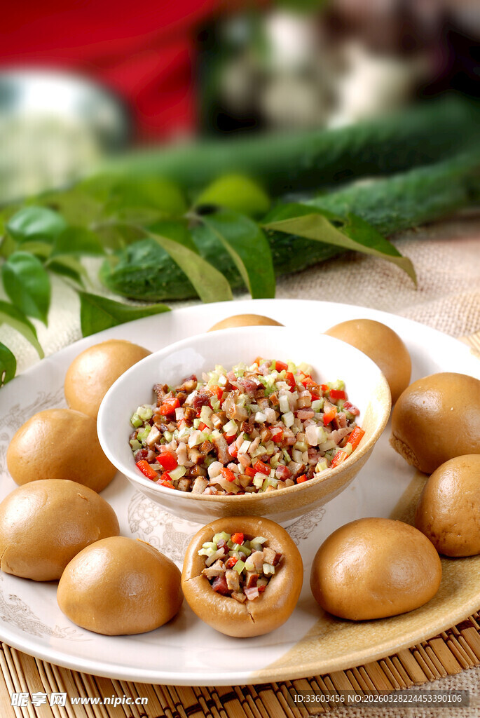 美味杂粮窝窝头配蘸料