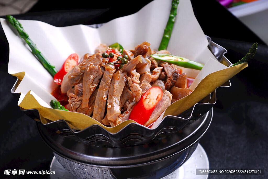 美味凉拌牛肉丝蔬菜拼盘