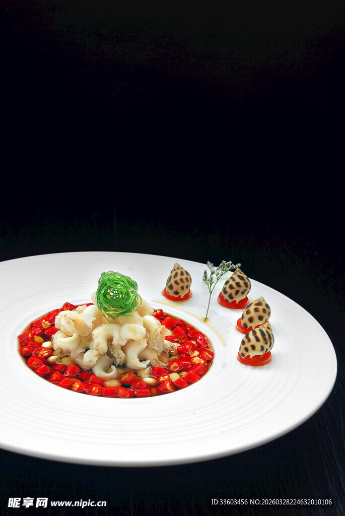 精致摆盘的美味海鲜料理