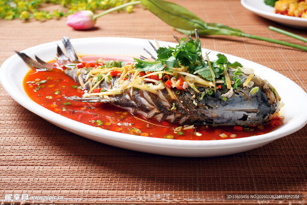 红烧鲫鱼摆拍特写