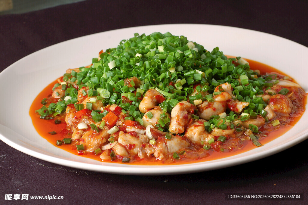 香辣鲜嫩的葱香浇汁鱼