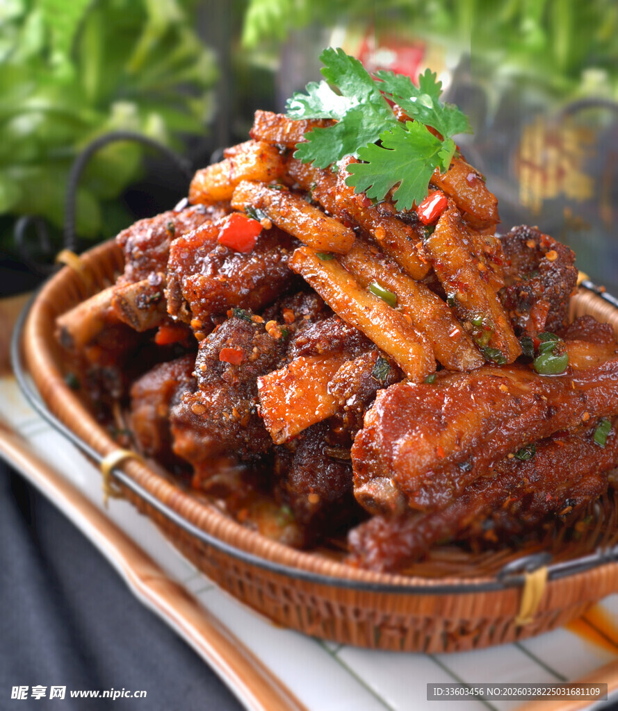 美味红烧排骨诱人呈现