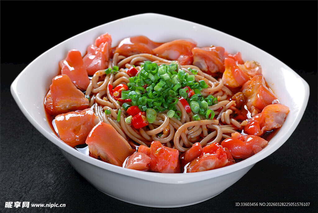 红烧猪手拌荞麦面