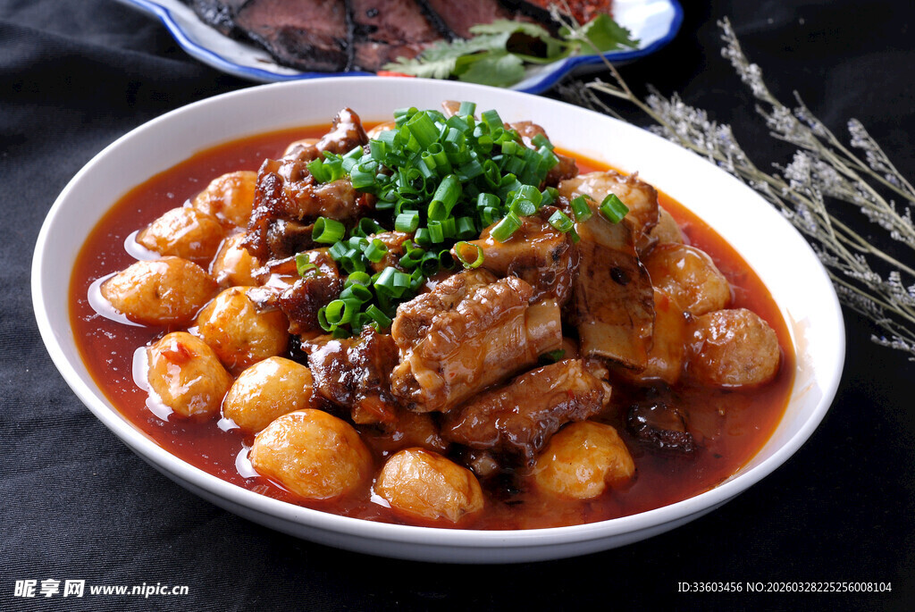 红烧排骨炖土豆