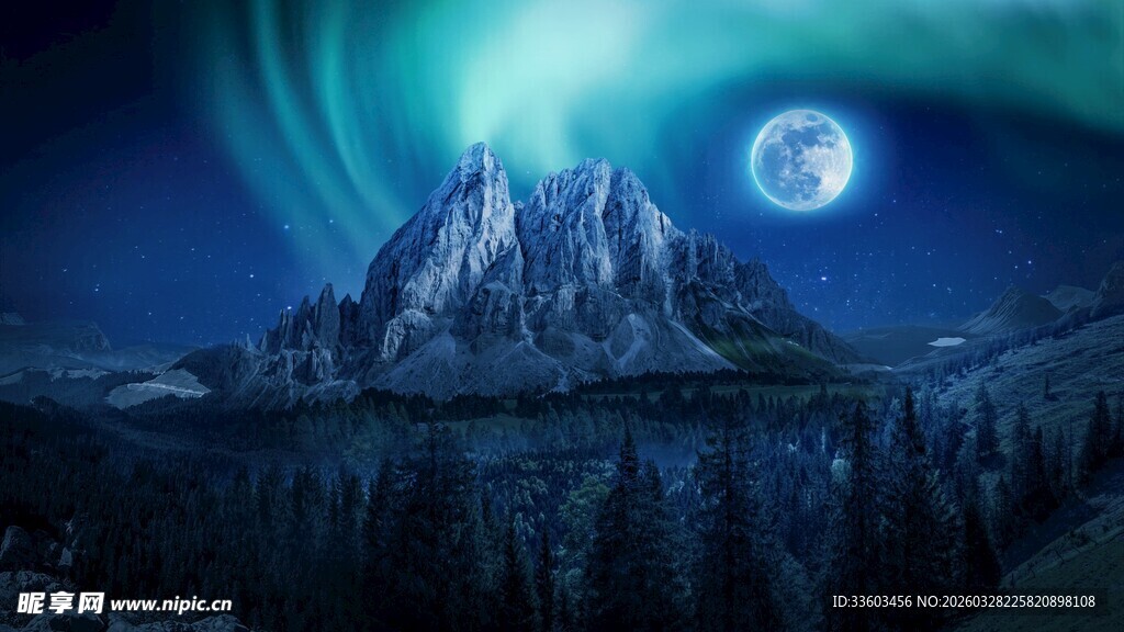 月夜下的壮丽山峰景观