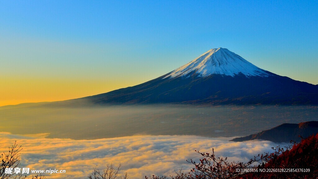 富士山云海壮丽景观