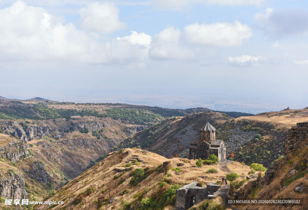 山间壮丽自然景观