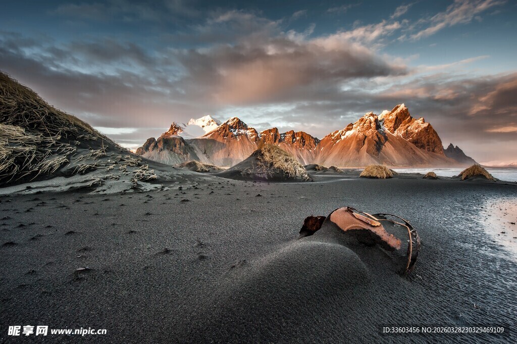 海边壮丽日出岩石景观