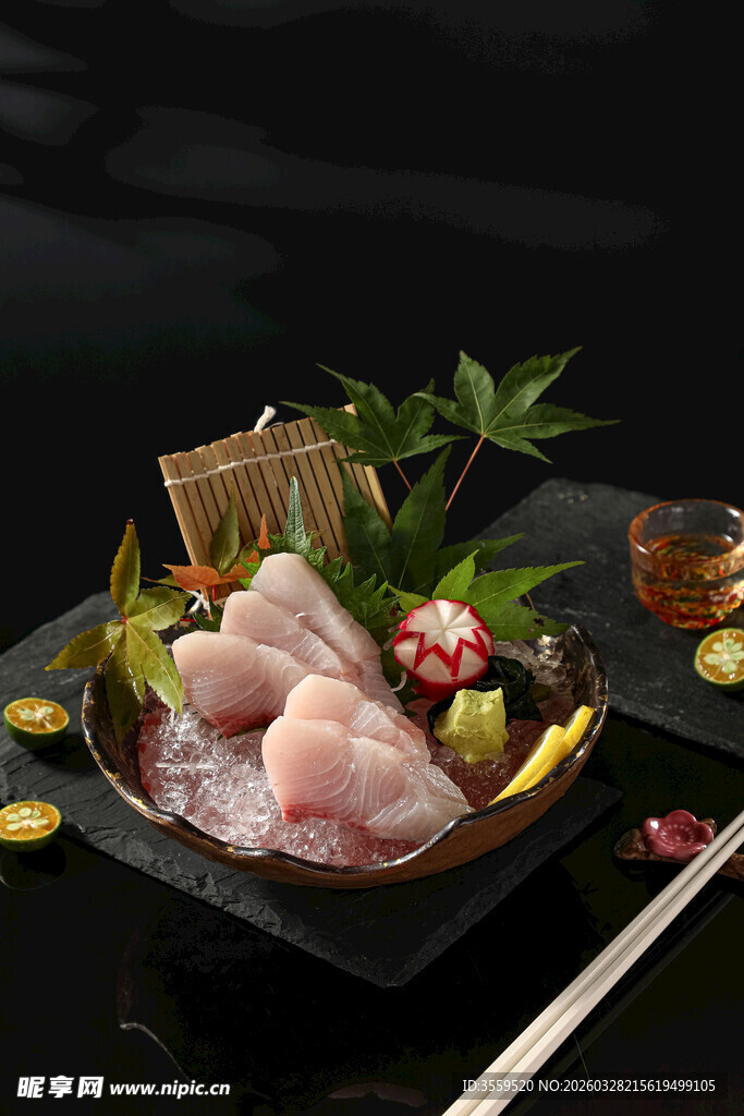 精致日式刺身拼盘美食