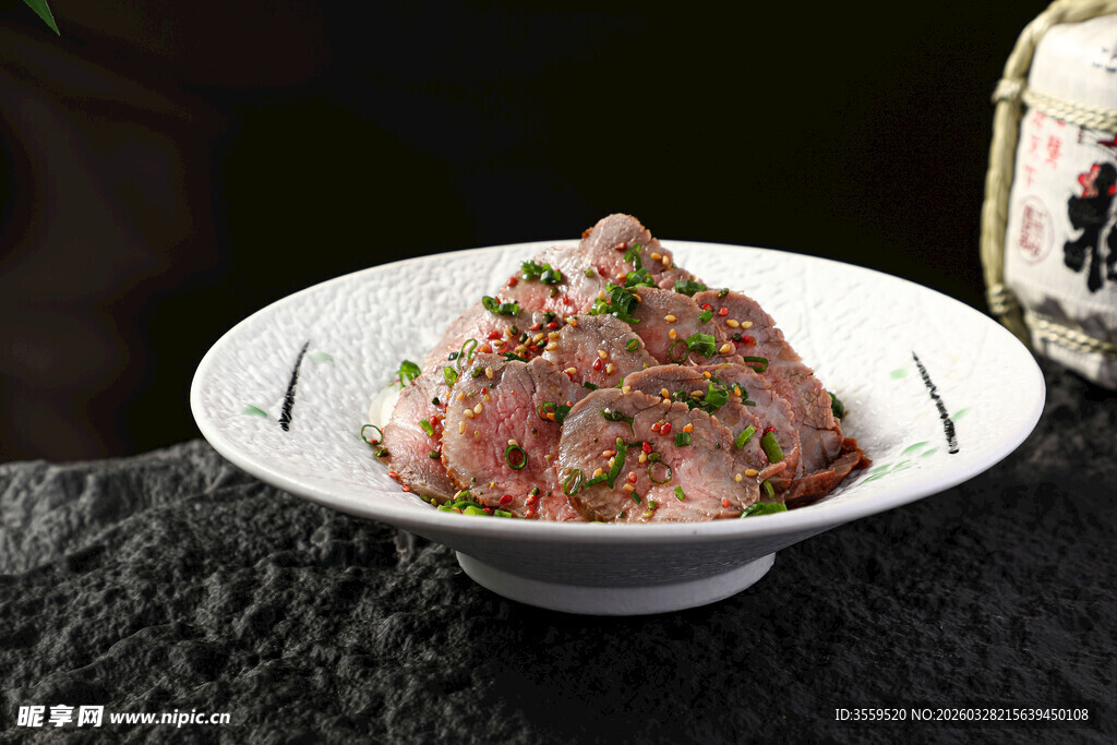 精致日式生鱼片摆盘