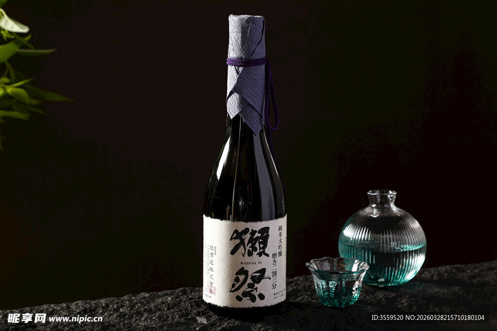 日式清酒精致酒具相伴