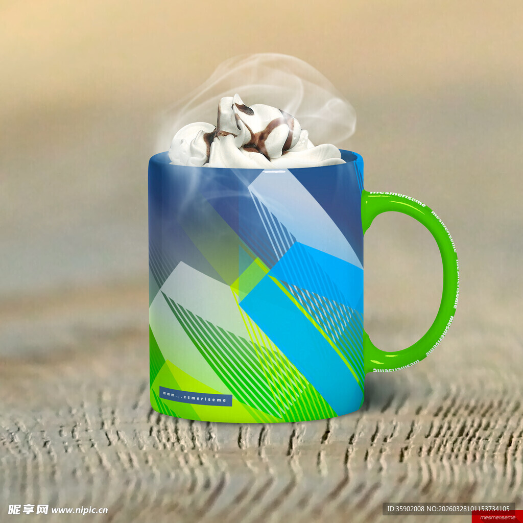 多彩马克杯装着棉花糖