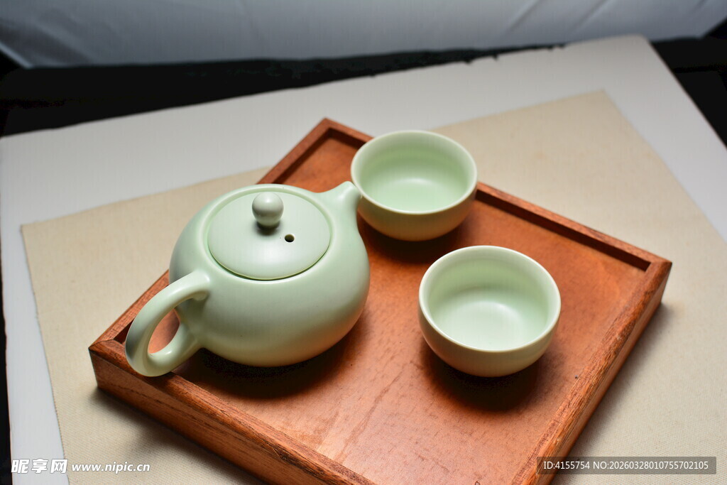 青绿色茶具套装