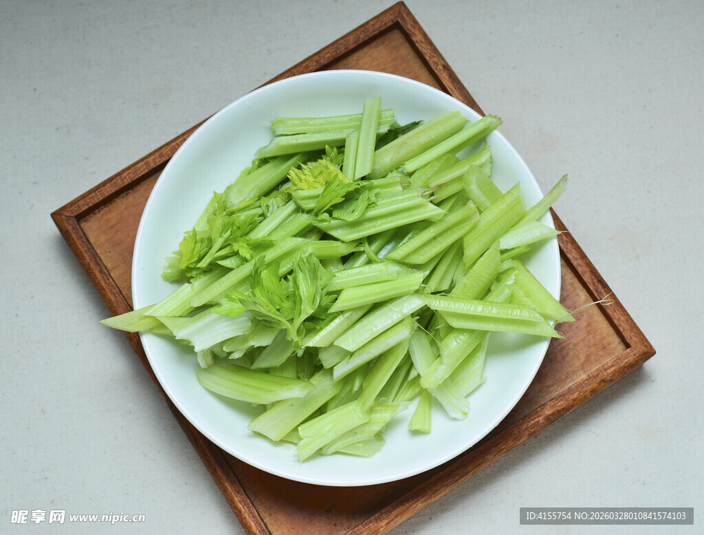 一盘鲜嫩芹菜段