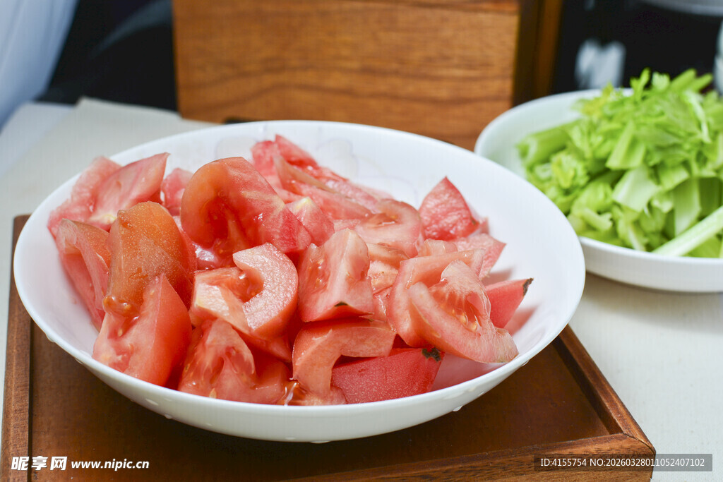 新鲜番茄切块