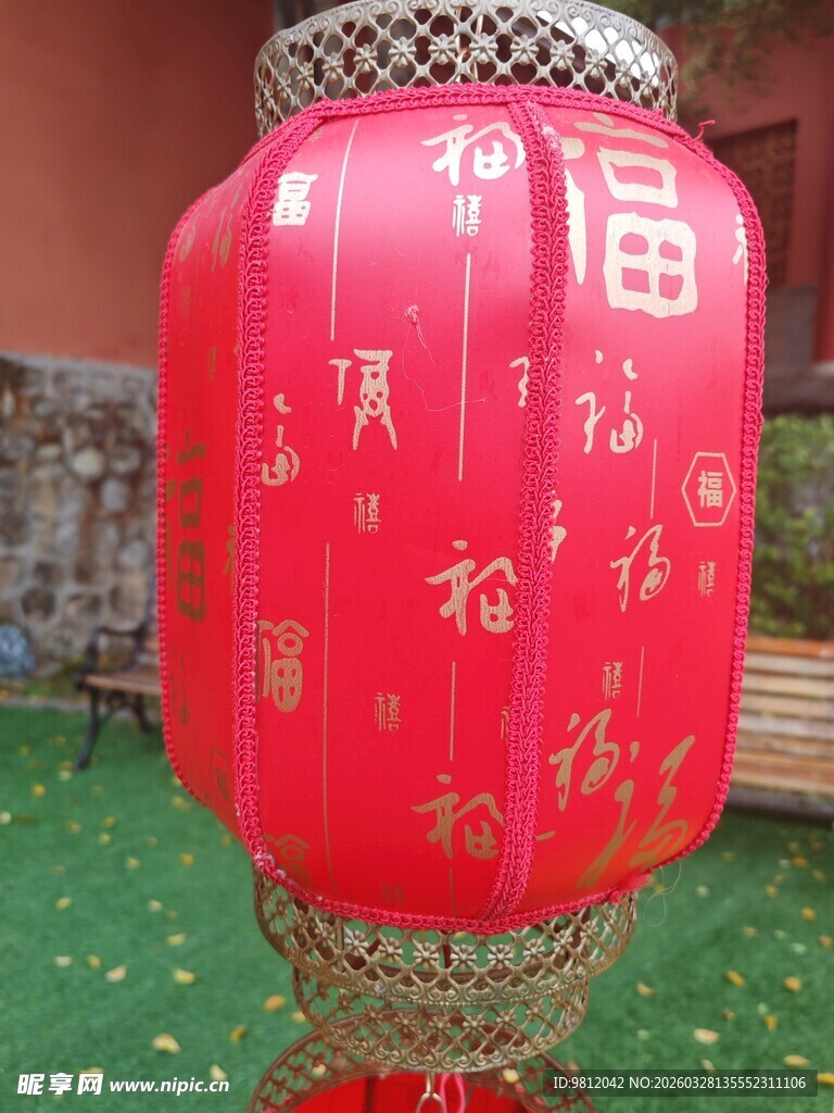 红色福字灯笼喜庆氛围浓