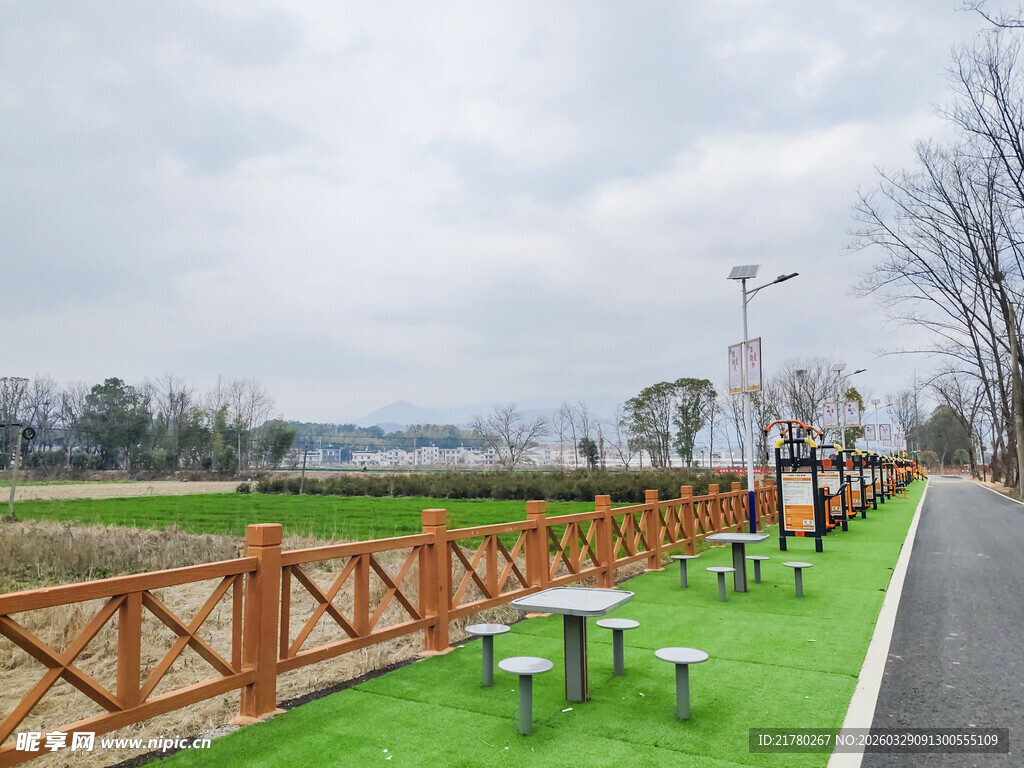 户外河畔休闲景观