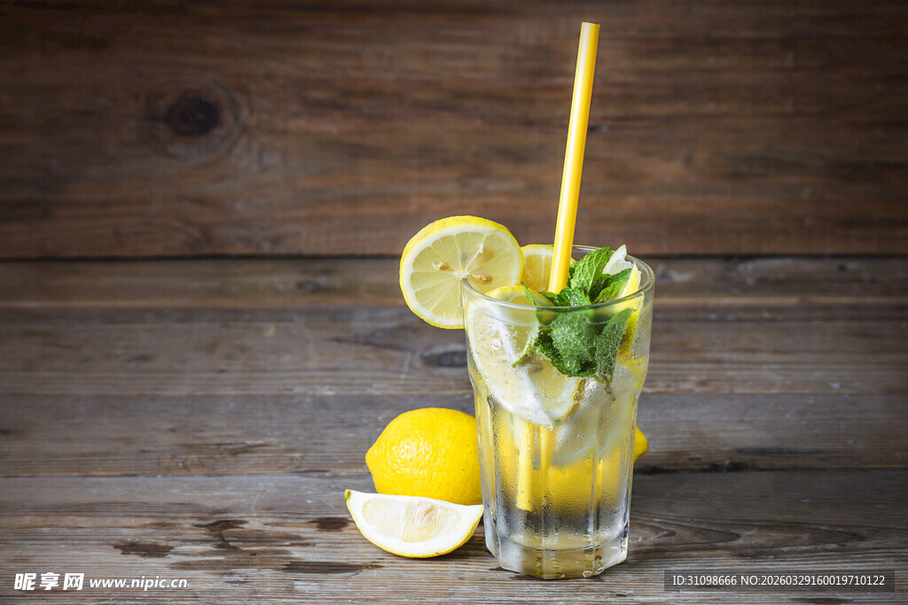 柠檬薄荷冰饮