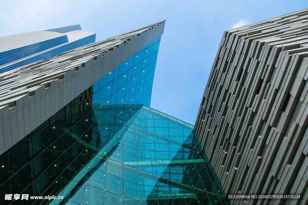 现代摩天大楼仰拍景象