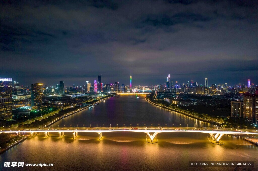 城市桥梁夜景璀璨风光
