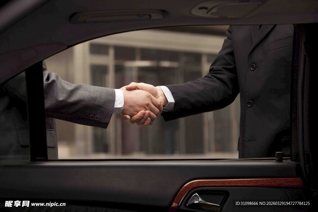 商务人士握手瞬间
