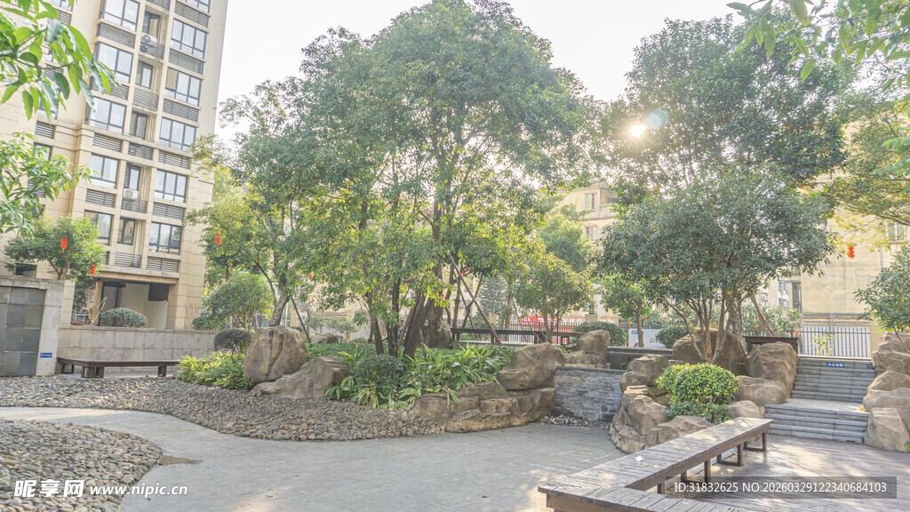 城市中的静谧绿化休闲区