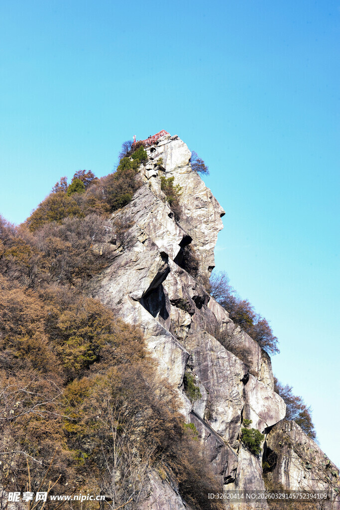 险峻山峰独特岩石景观