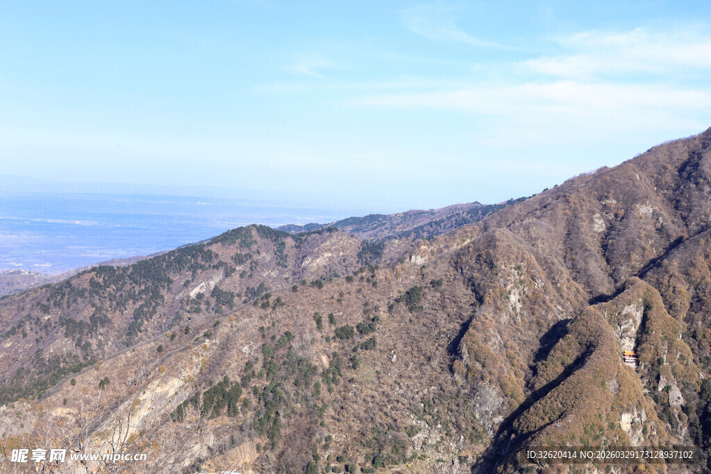 壮丽山景俯瞰图