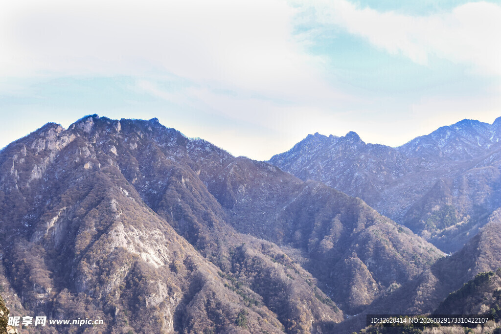 壮丽巍峨山脉景观