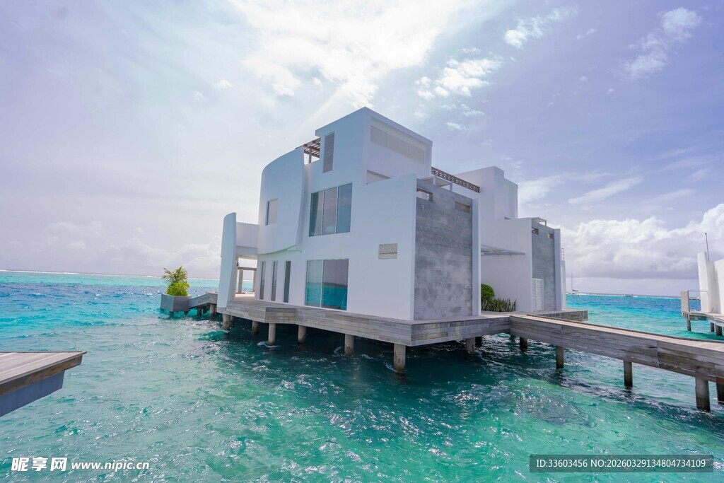 海上白色度假别墅
