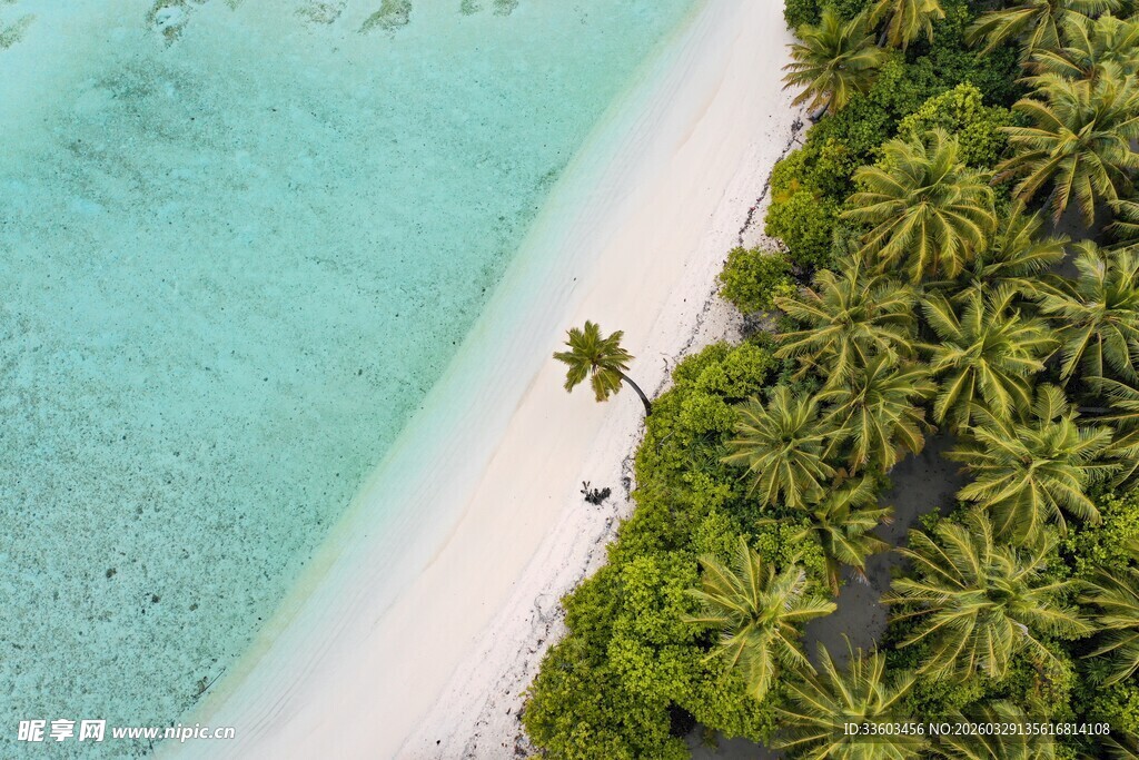 俯瞰热带海岛迷人风光