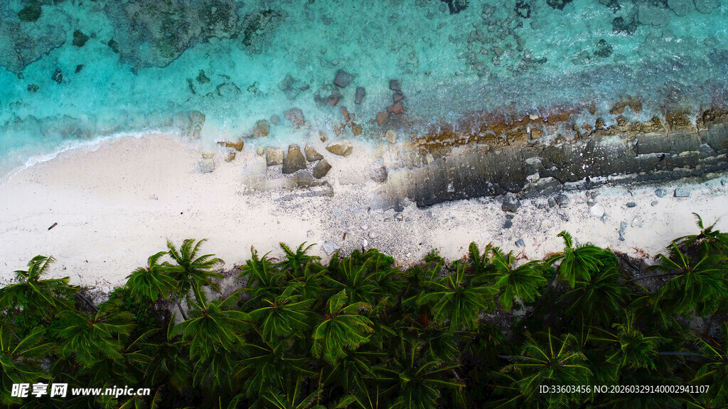 俯瞰热带海岛美丽海岸线