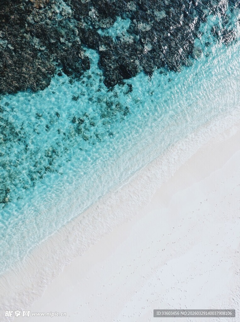 梦幻蓝白沙滩美景