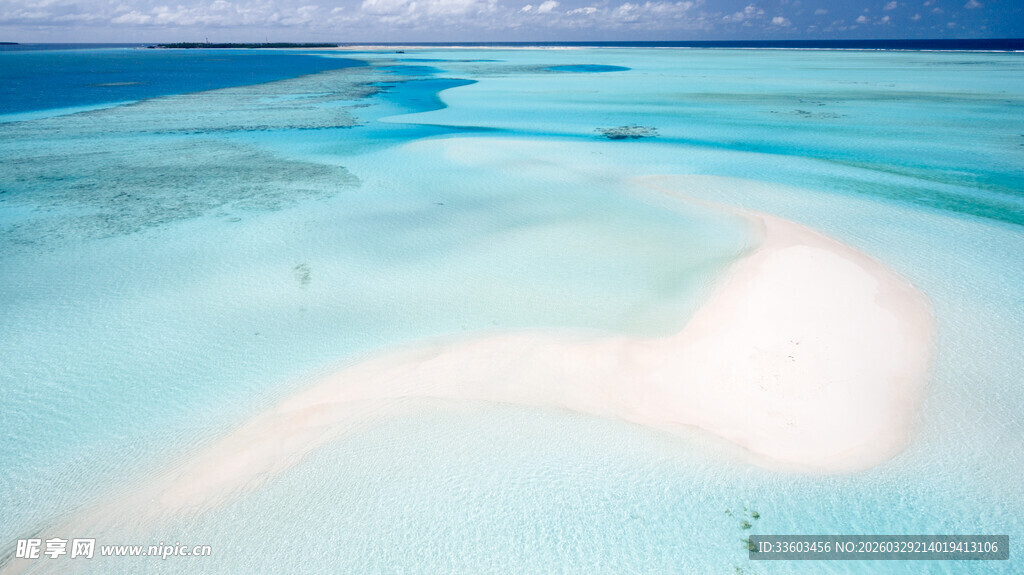 梦幻蓝色海洋浅滩美景