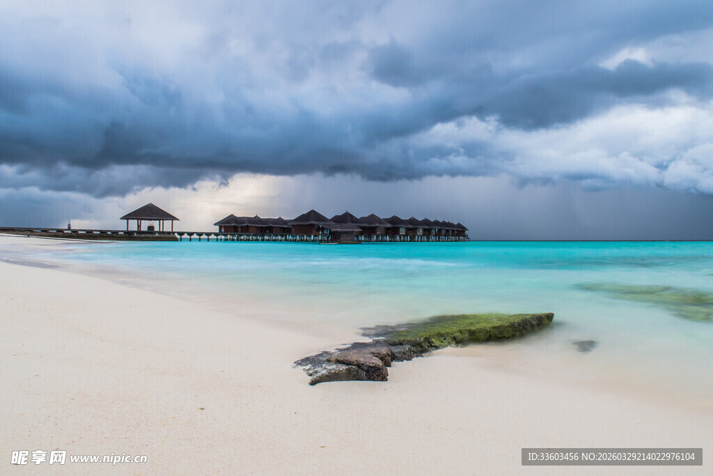 梦幻海岛沙滩与蔚蓝海水