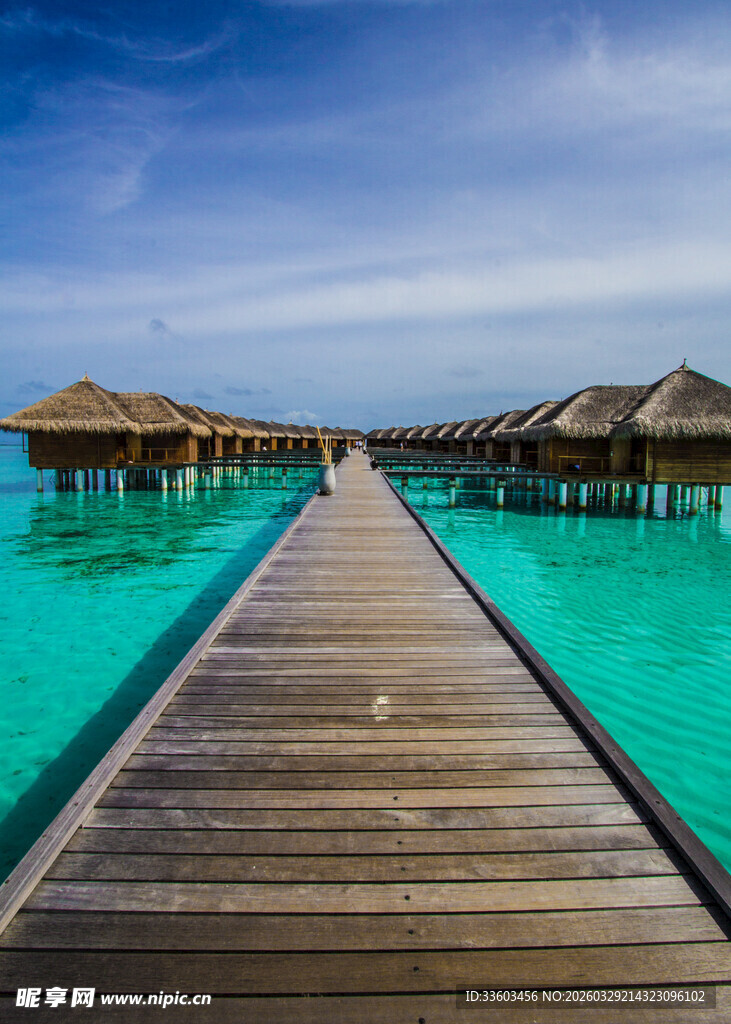 水上栈桥连通水上屋
